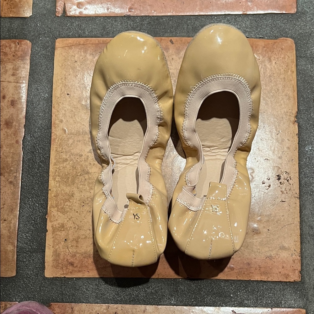 Yosi Santa patent Beige Ballet Flats